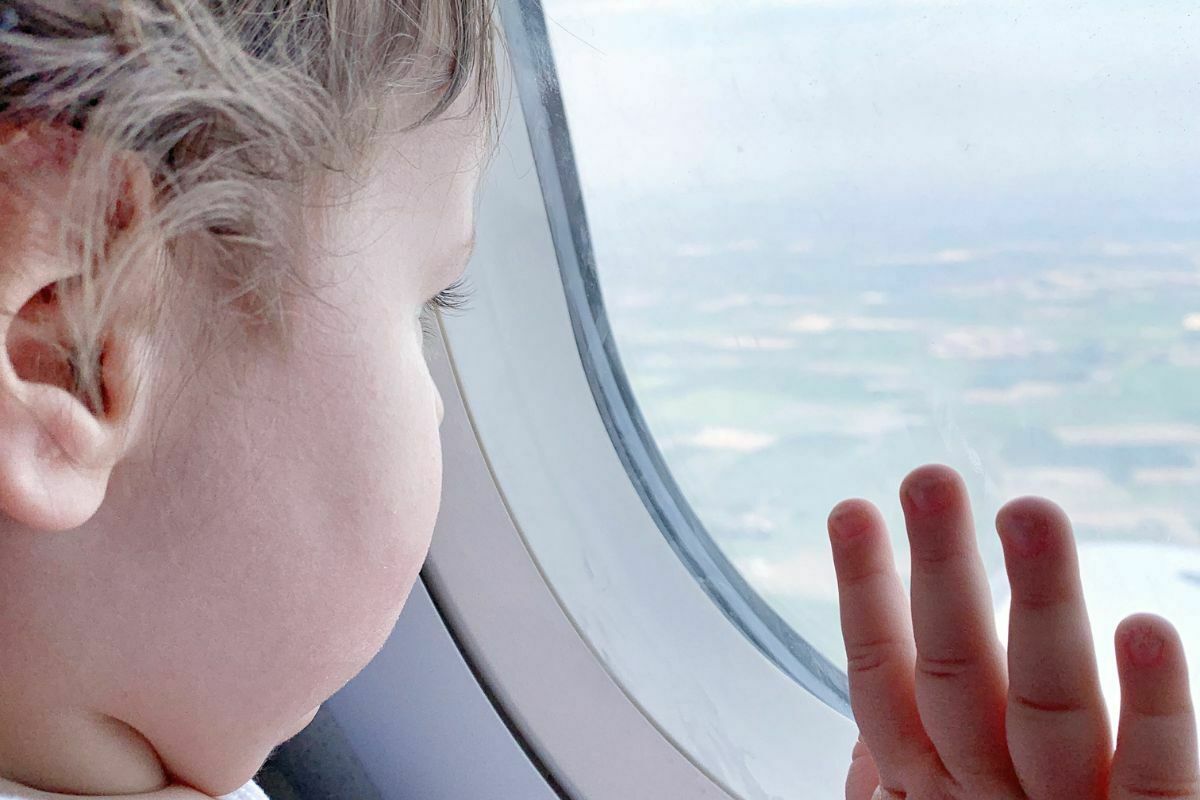 viajar con bebé en avión