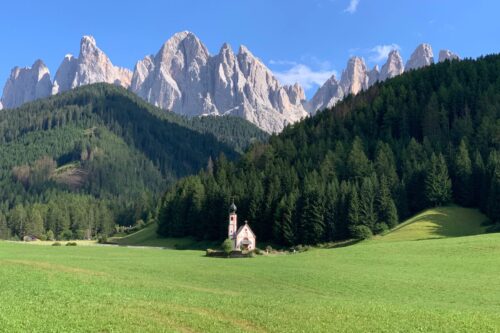 Lee más sobre el artículo Qué ver en Val di Funes en 2 días, uno de los paisajes más bellos de las Dolomitas