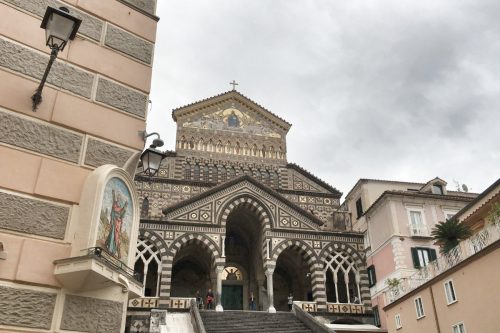 Lee más sobre el artículo Qué ver en Amalfi: imprescindibles, rincones secretos y experiencias inolvidables
