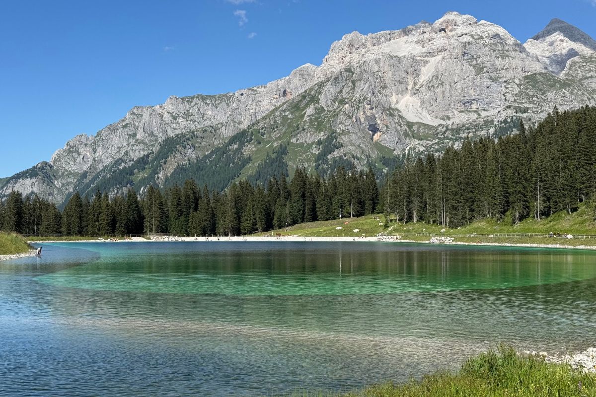 Lago Montagnoli. Dolomitas de Brenta